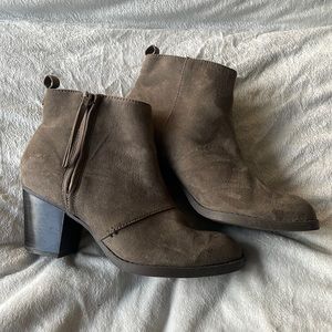 Old Navy Bootie / Boots - Women’s Size 8